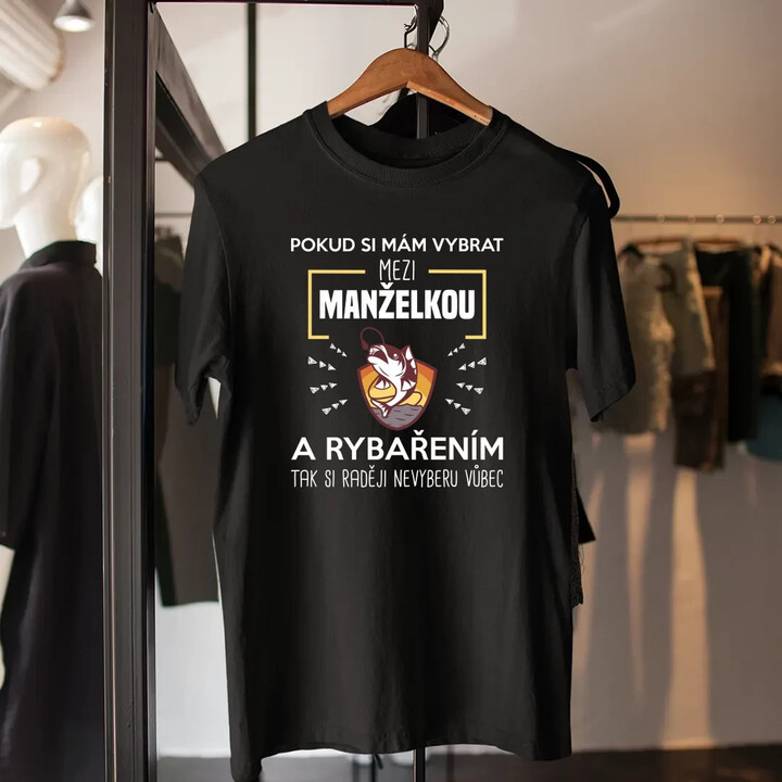 Pokud si mám vybrat mezi manželkou a rybařením, tak si raději nevyberu vůbec - pánské tričko s potiskem