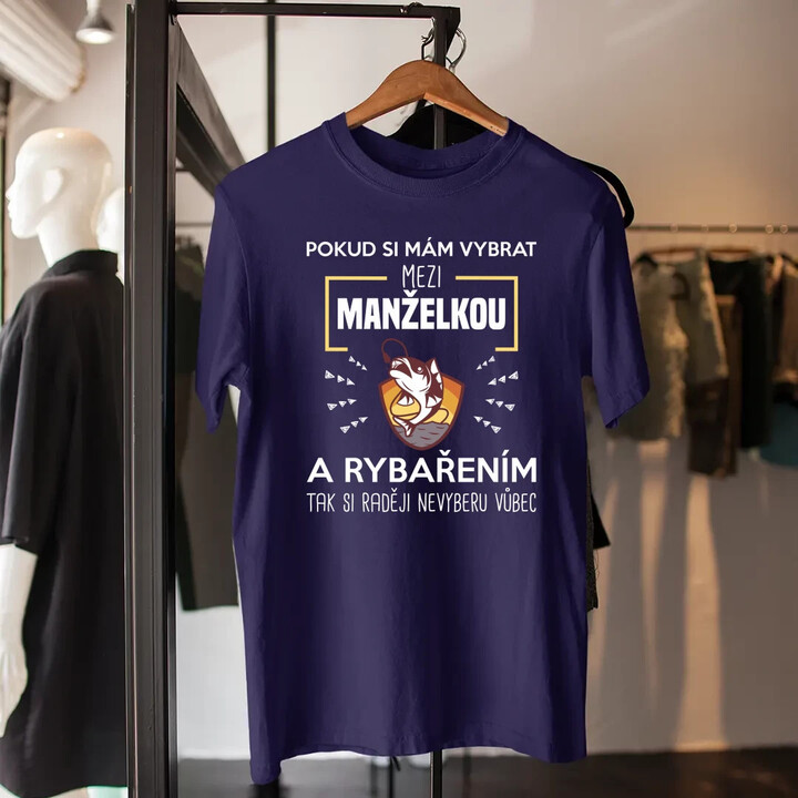 Pokud si mám vybrat mezi manželkou a rybařením, tak si raději nevyberu vůbec - pánské tričko s potiskem