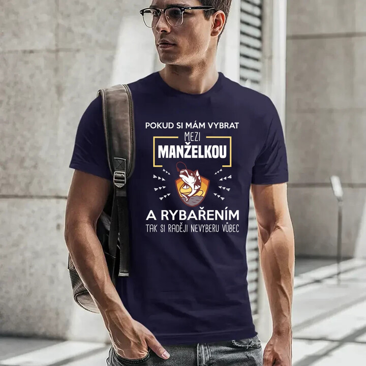 Pokud si mám vybrat mezi manželkou a rybařením, tak si raději nevyberu vůbec - pánské tričko s potiskem