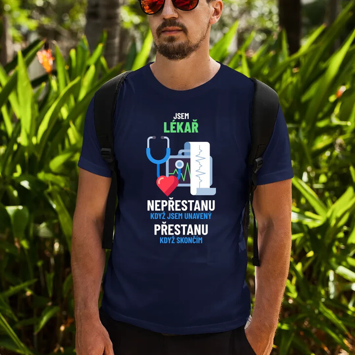 Jsem lékař, nepřestanu, když jsem unavený - pánské tričko s potiskem