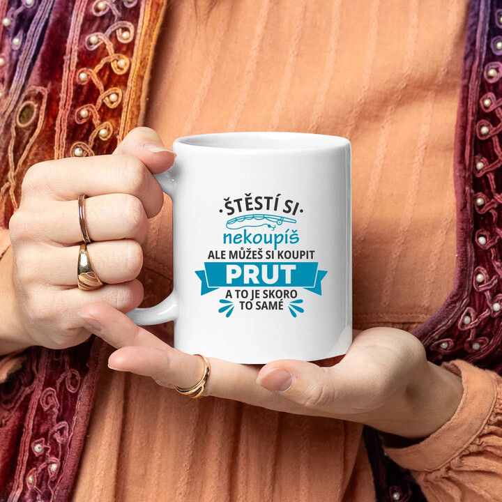Štěstí si nekoupíš, ale můžeš si koupit prut - hrnek s potiskem