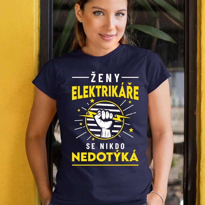Ženy elektrikáře se nikdo nedotýká  - dámské tričko s potiskem