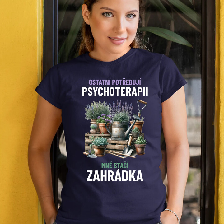 Ostatní potřebují psychoterapii, mně stačí zahrádka  - dámské tričko s potiskem
