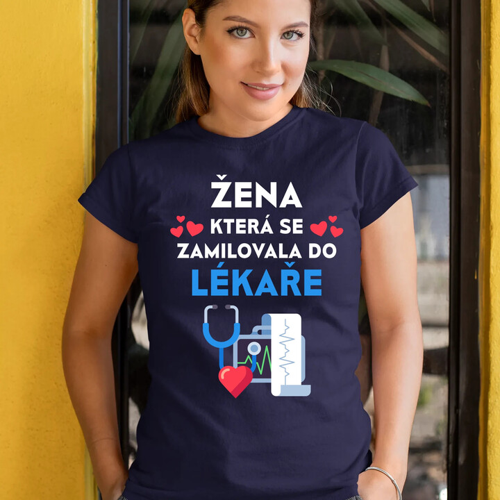 Žena, která se zamilovala do lékaře  - dámské tričko s potiskem