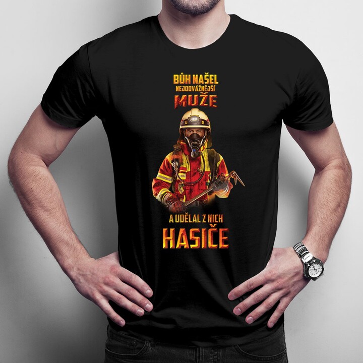 Bůh našel nejodvážnější - hasiče - pánské tričko s potiskem