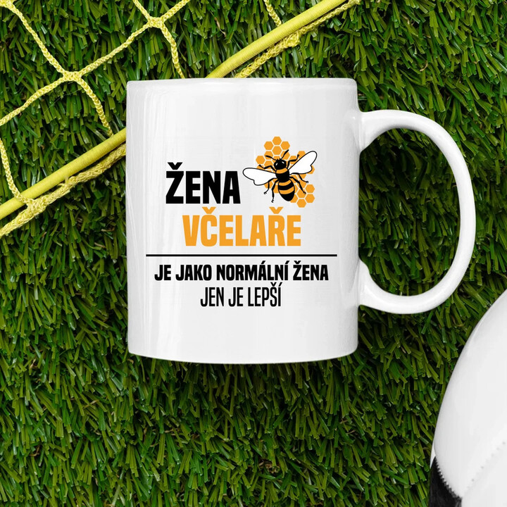 Žena včelaře je jako normální žena, jen je lepší  - hrnek s potiskem