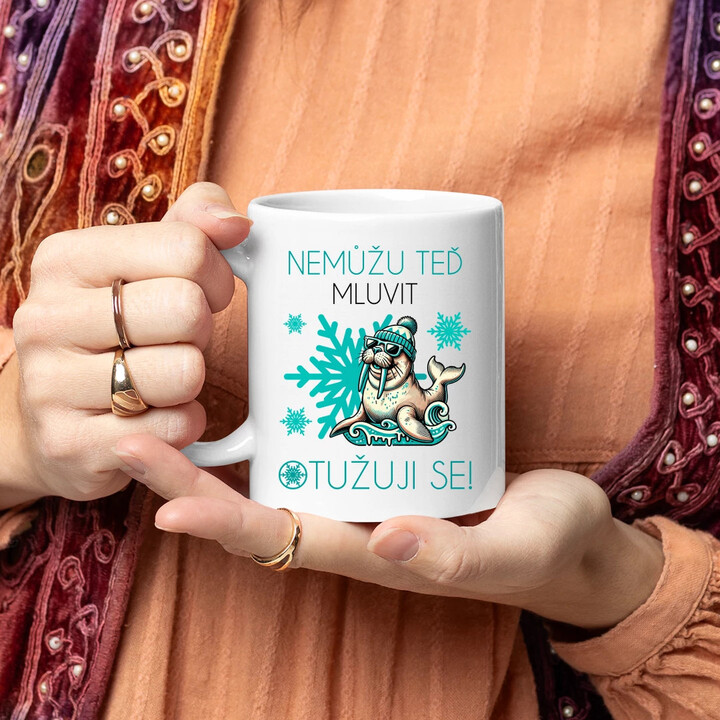 Nemůžu teď mluvit - otužuji se! - hrnek s potiskem