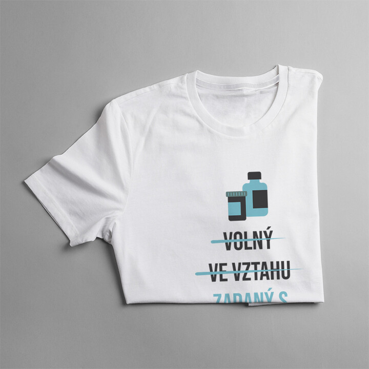Zadaný s atraktivní lékárnicí - pánské tričko s potiskem