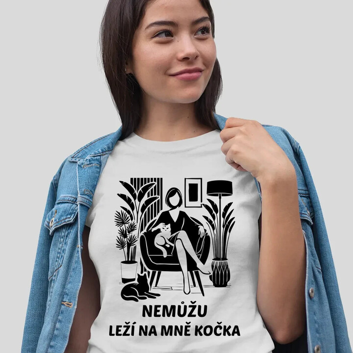 Nemůžu, leží na mně kočka - Žena  - dámské tričko s potiskem