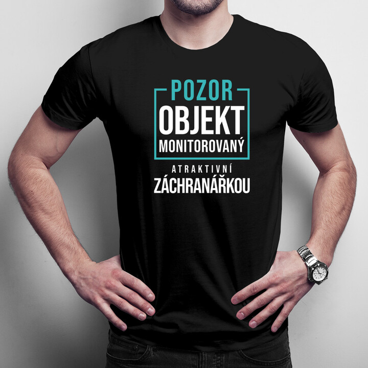 Objekt monitorovaný atraktivní záchranářkou - pánské tričko s potiskem