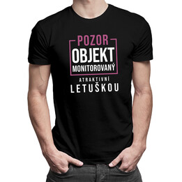 Objekt monitorovaný atraktivní letuškou - pánské tričko s potiskem