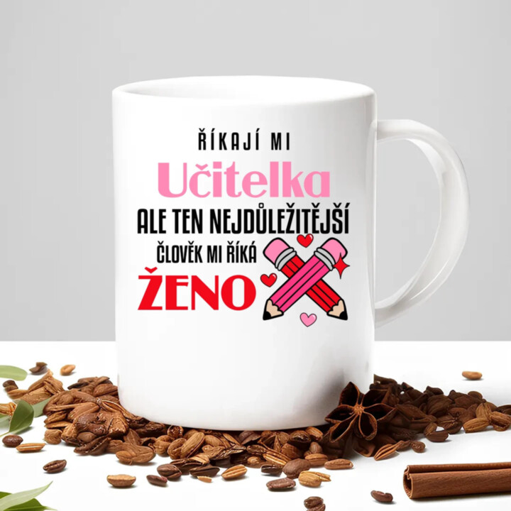 Říkají mi učitelka, ale ten nejdůležitější mi říká ženo - hrnek s potiskem