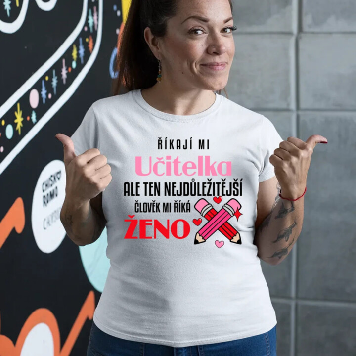 Říkají mi učitelka, ale ten nejdůležitější mi říká ženo  - dámské tričko s potiskem