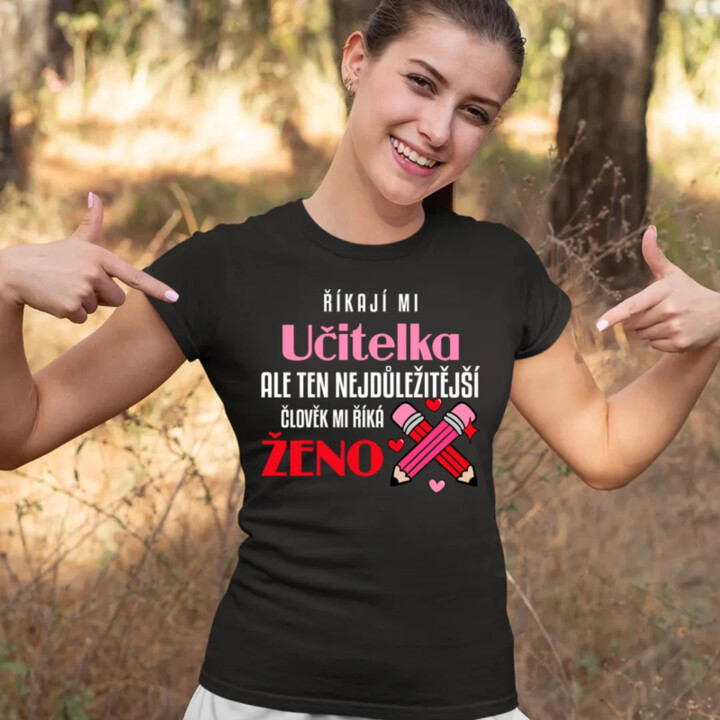 Říkají mi učitelka, ale ten nejdůležitější mi říká ženo  - dámské tričko s potiskem