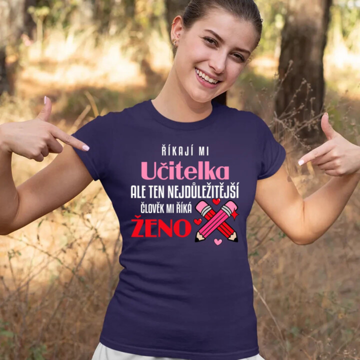 Říkají mi učitelka, ale ten nejdůležitější mi říká ženo  - dámské tričko s potiskem