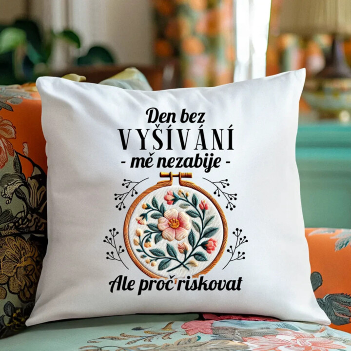 Den bez vyšívání mě nezabije, ale proč riskovat - polštář s potiskem
