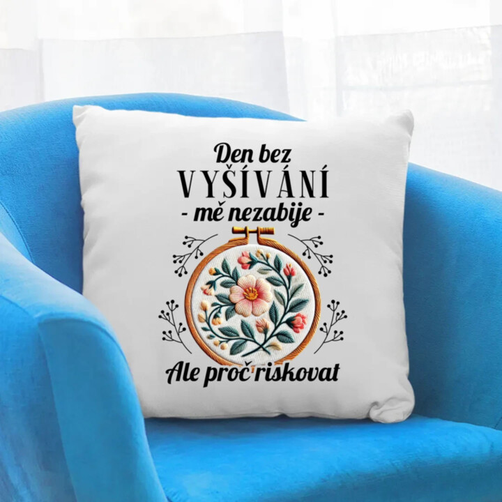 Den bez vyšívání mě nezabije, ale proč riskovat - polštář s potiskem