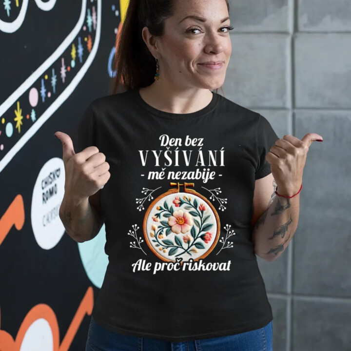Den bez vyšívání mě nezabije, ale proč riskovat  - dámské tričko s potiskem