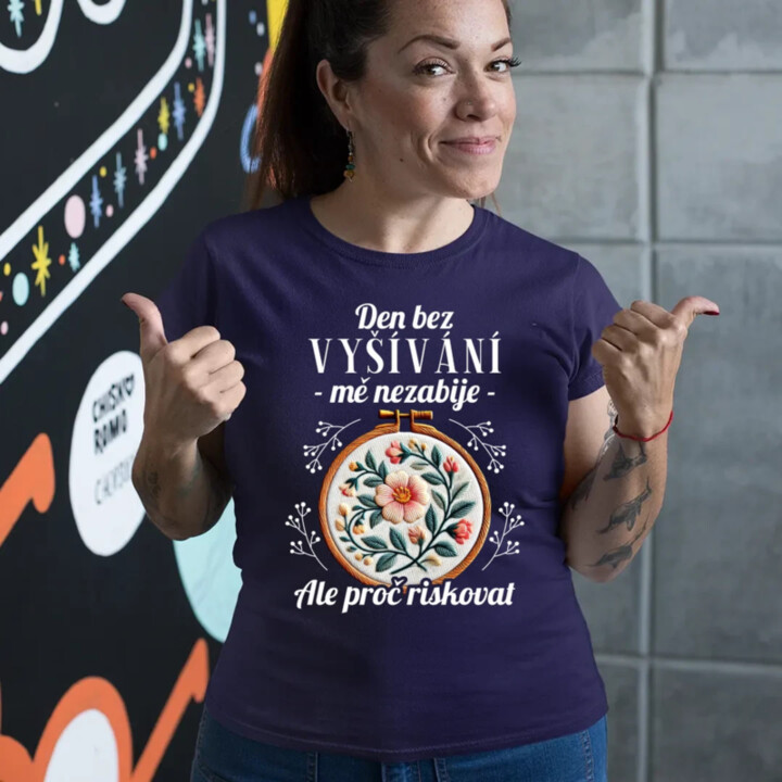 Den bez vyšívání mě nezabije, ale proč riskovat  - dámské tričko s potiskem