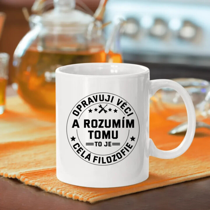 Opravuji věci a rozumím tomu, to je celá filozofie - hrnek s potiskem