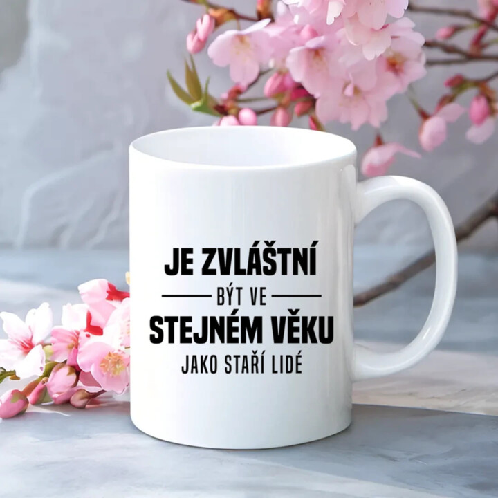 Je zvláštní být ve stejném věku jako staří lidé - hrnek s potiskem