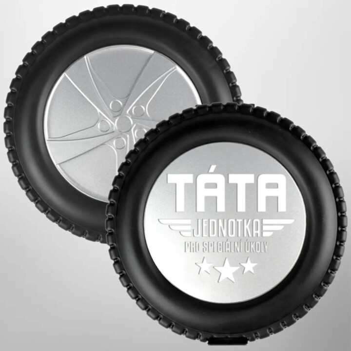 Táta - jednotka pro speciální úkoly - nástroje v kufříku ve tvaru automobilového kola s gravírováním