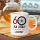 60 na krku a stále bez baterky - hrnek s potiskem