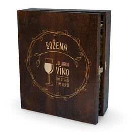 Jsi jako víno - čím starší, tím lepší  (jméno) - gravírovaná krabička na víno s sklenicemi - personalizovaný produkt