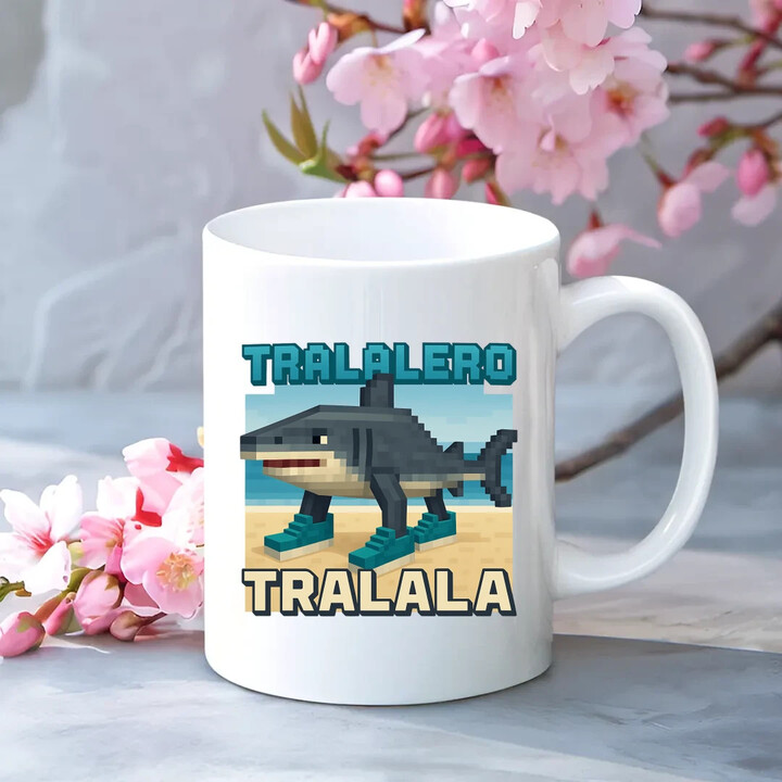 Tralalero Tralala - Italian Brainrot pro fanoušky Minecraftu - hrnek s potiskem