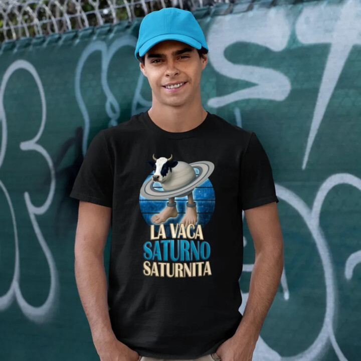 La Vaca Saturno Saturnita - Italian brainrot - kráva Saturn - pánské tričko s potiskem