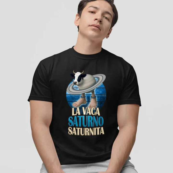 La Vaca Saturno Saturnita - Italian brainrot - kráva Saturn - pánské tričko s potiskem