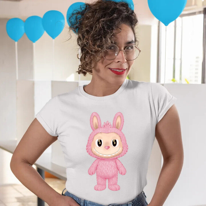 Plyšový Maskot Bubu Růžový  - dámské tričko s potiskem pro fanoušky Labubu