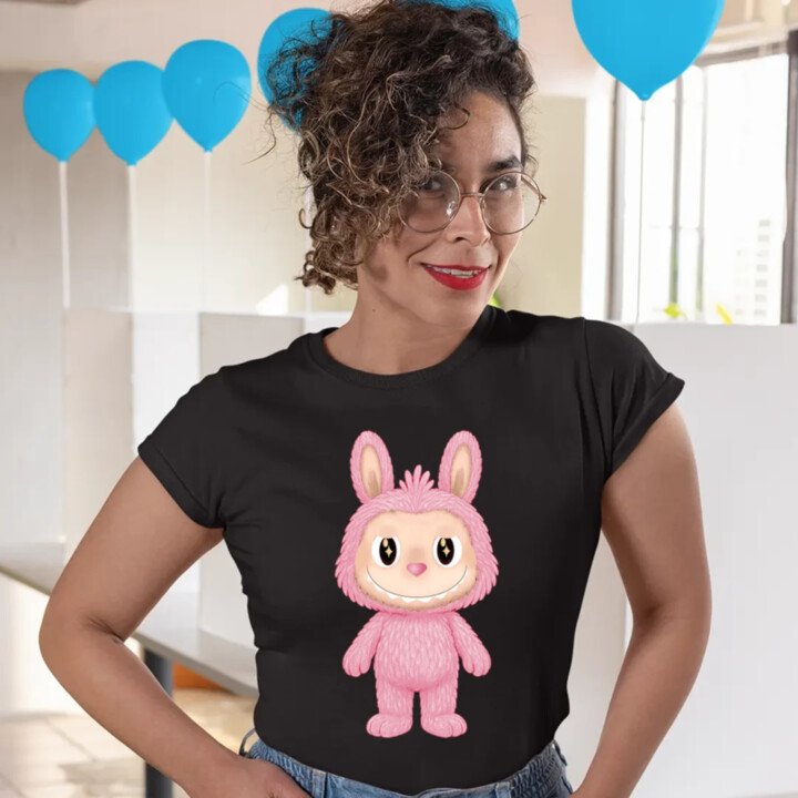 Plyšový Maskot Bubu Růžový  - dámské tričko s potiskem pro fanoušky Labubu