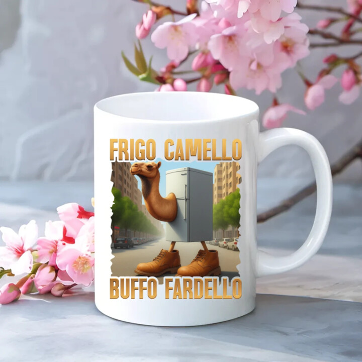 Frigo Camello Buffo Fardello - Italian Brainrot - velbloud lednička - hrnek s potiskem