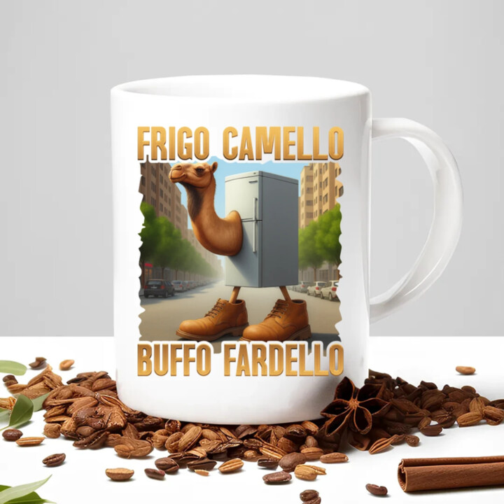 Frigo Camello Buffo Fardello - Italian Brainrot - velbloud lednička - hrnek s potiskem