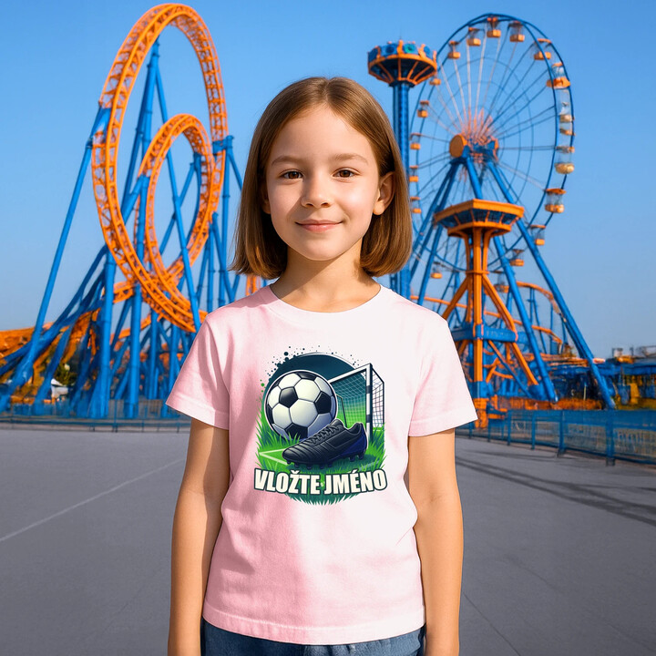 Fotbal (jméno) - míč a hřiště - dětské tričko s potiskem - personalizovaný produkt