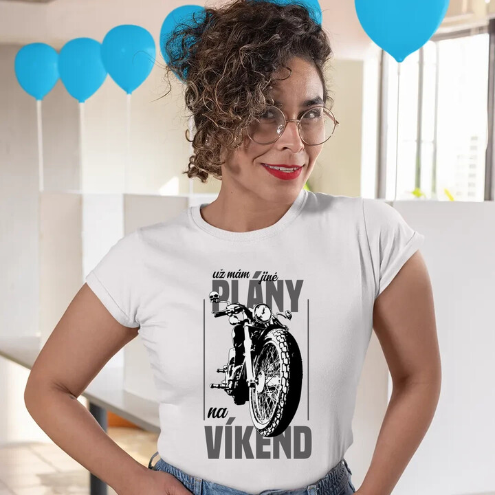 už mám jiné plány na víkend  - dámské tričko s potiskem