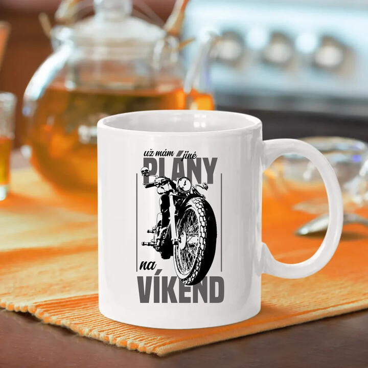 už mám jiné plány na víkend - hrnek s potiskem
