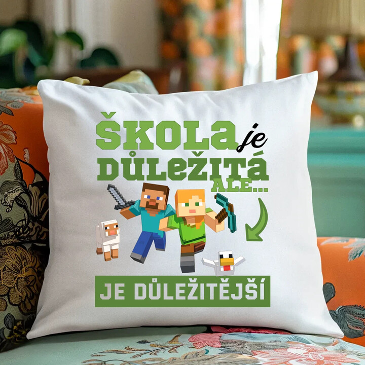 Škola je důležitá, ale Minecraft je důležitější - polštář s potiskem