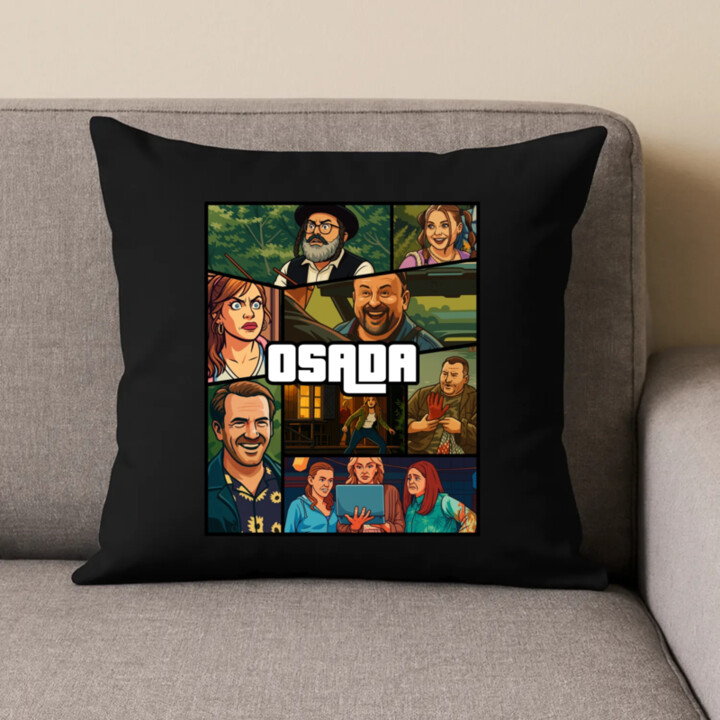 Osada - černý polštář s potiskem pro fanoušky seriálu Osada