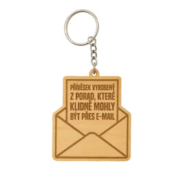 Přívěsek vyrobený z porad, které klidně mohly být přes e-mail - přívěšek nebo klíčenka s gravírováním