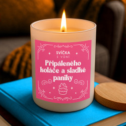 Svíčka s vůní připáleného koláče a sladké paniky - vonná svíčka s potiskem