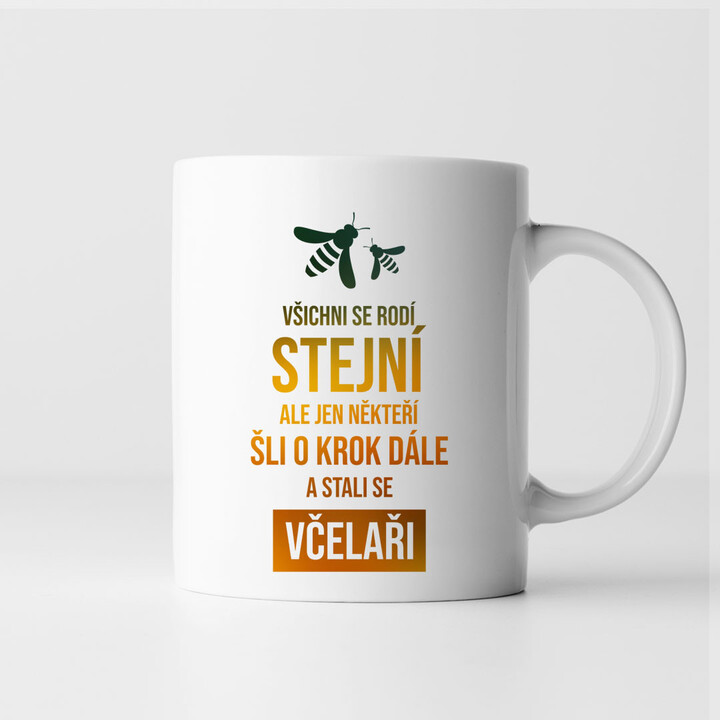 Všichni se rodí stejní - včelař - hrnek