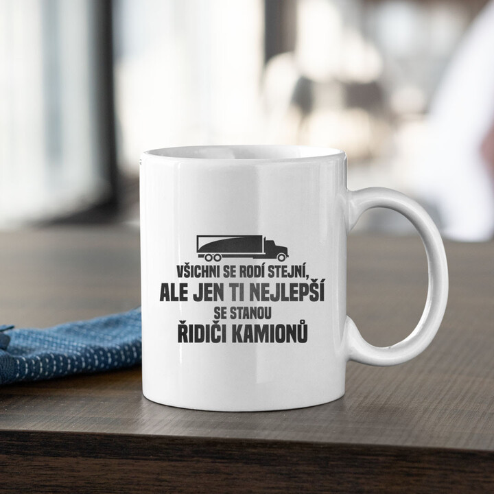 Všichni se rodí stejní - řidič kamionu - hrnek