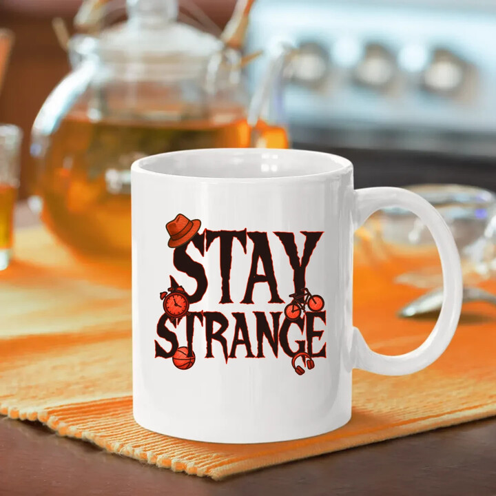 Stay strange - pro fanoušky seriálu Stranger Things - hrnek s potiskem