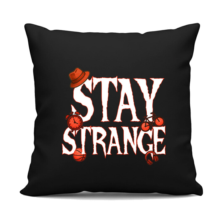 Stay strange - pro fanoušky seriálu Stranger Things - černý polštář s potiskem