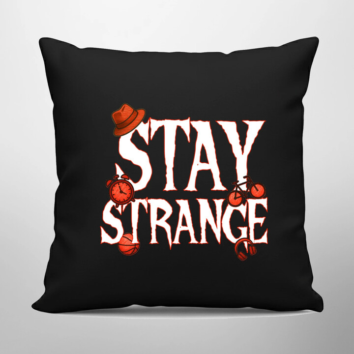Stay strange - pro fanoušky seriálu Stranger Things - černý polštář s potiskem