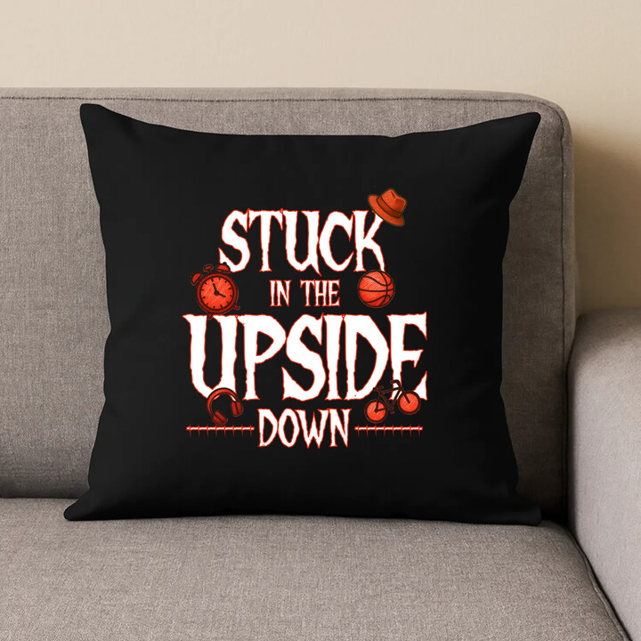 Stuck in the upside down - pro fanoušky seriálu Stranger Things - černý polštář s potiskem
