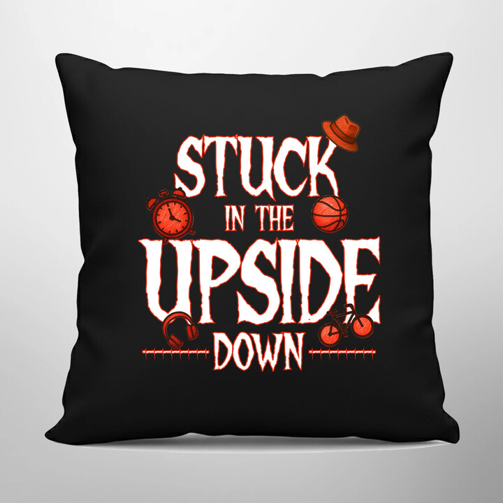 Stuck in the upside down - pro fanoušky seriálu Stranger Things - černý polštář s potiskem