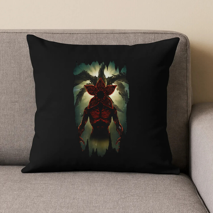 Demogorgon - pro fanoušky seriálu Stranger Things - černý polštář s potiskem